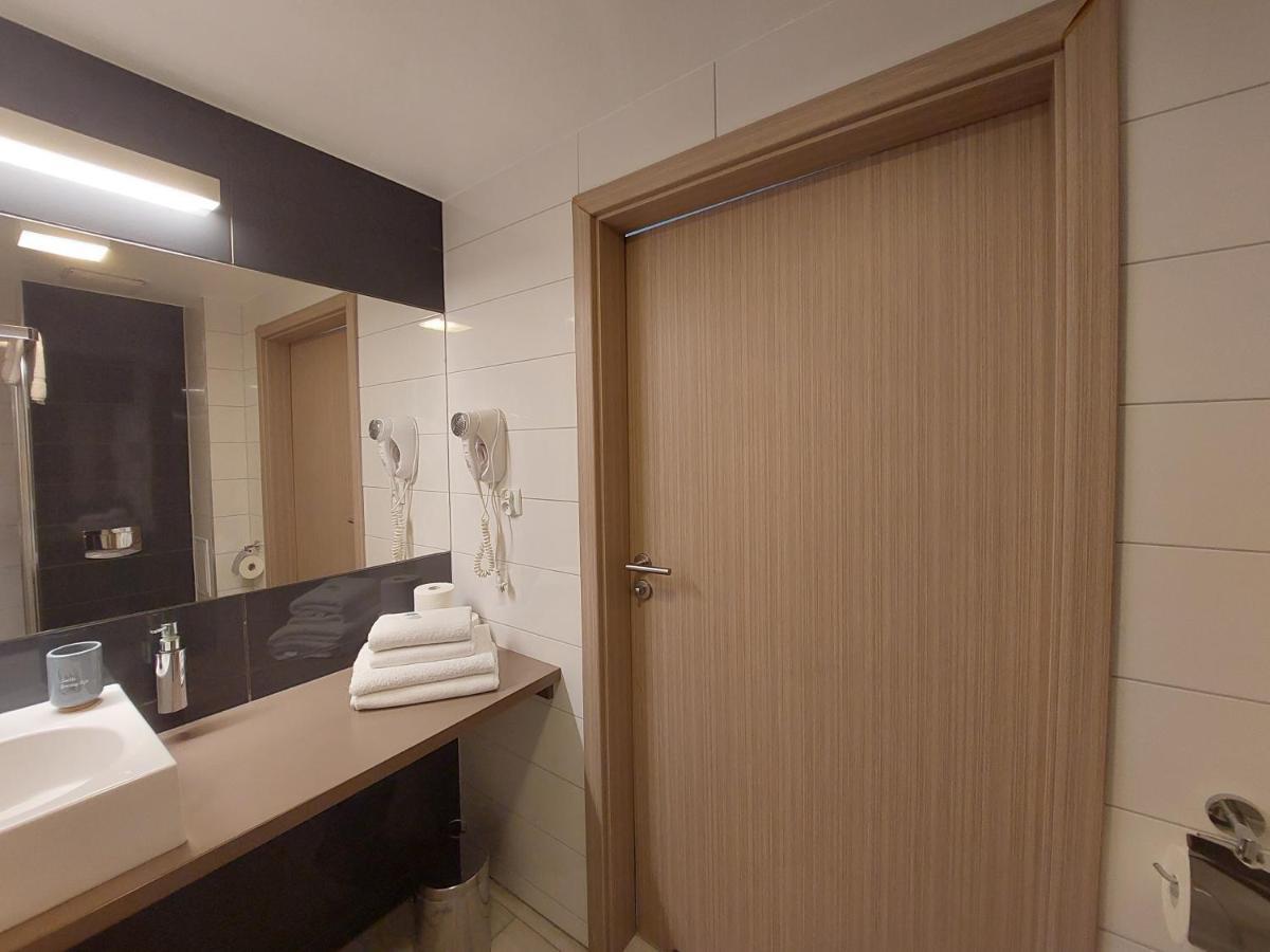 Apartament Sienna Czarna Gora Ischgl 18 Екстер'єр фото